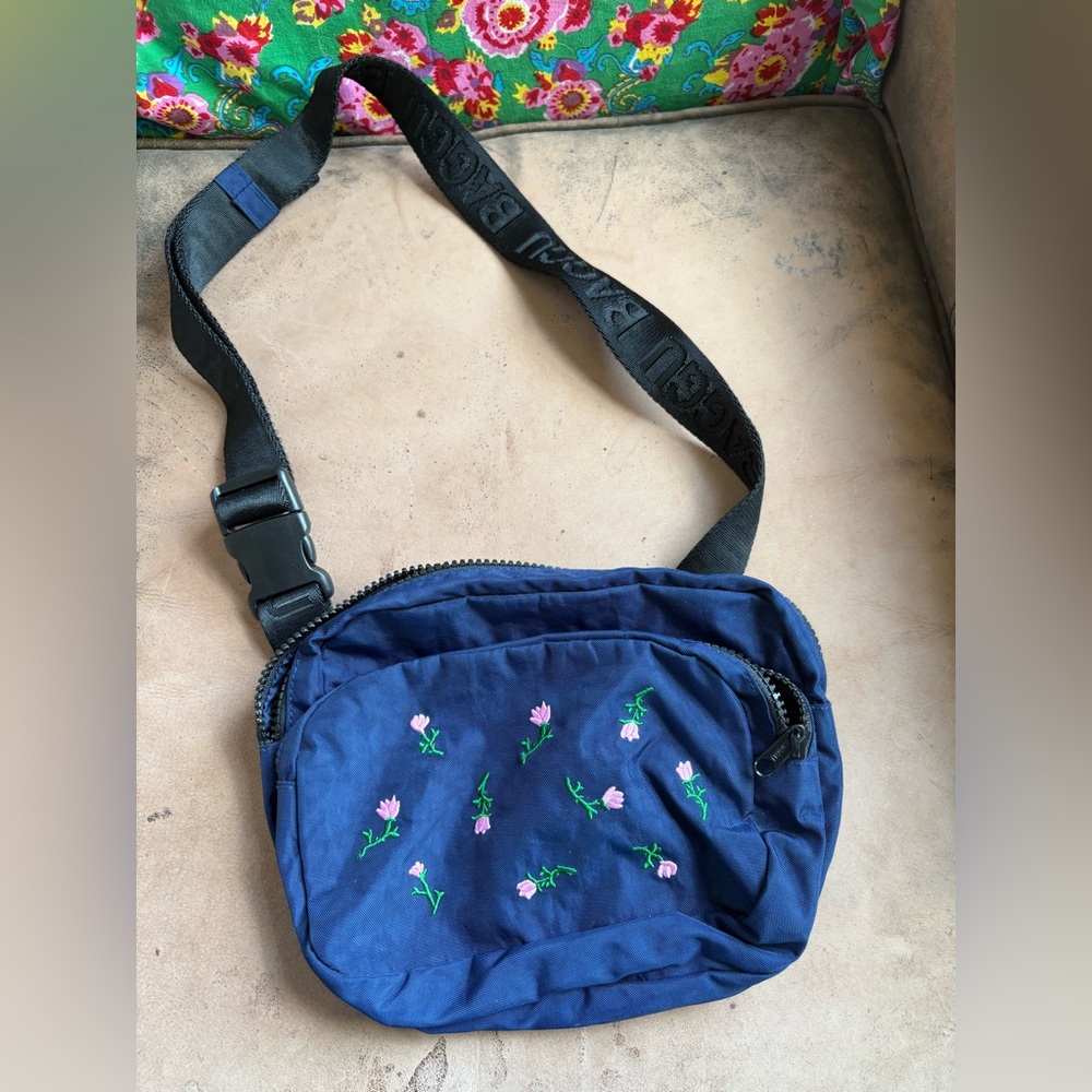 VGUC embroidered Wild flower fanny pack.